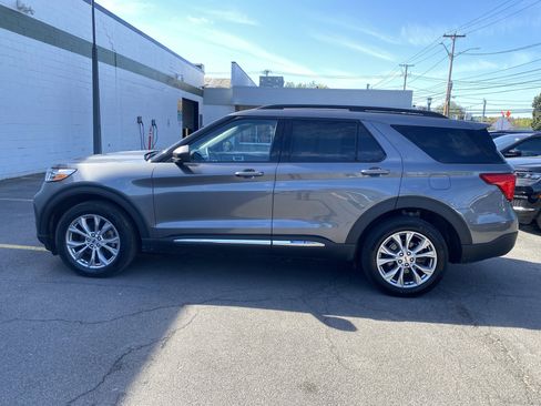 Used 2023 Ford Explorer XLT w/ Equipment Group 202A image 6