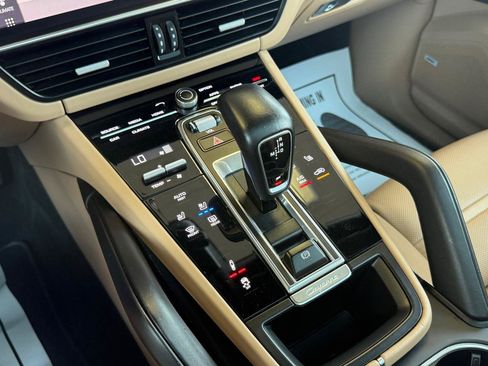 Used 2021 Porsche Cayenne Coupe AWD/4WD image 25