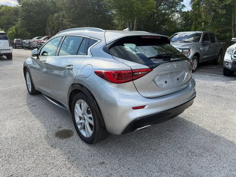 Used 2018 INFINITI QX30 Premium w/ Technology Package FWD image 3