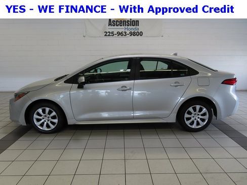 Used 2024 Toyota Corolla LE image 3