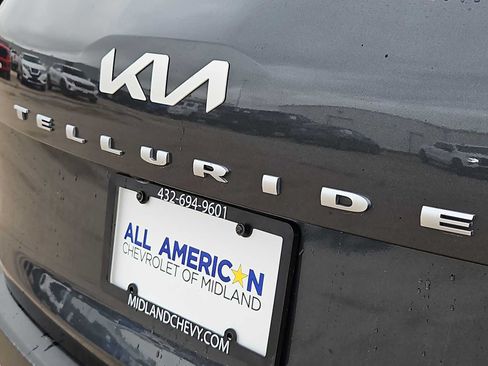 Used 2022 Kia Telluride LX FWD image 11