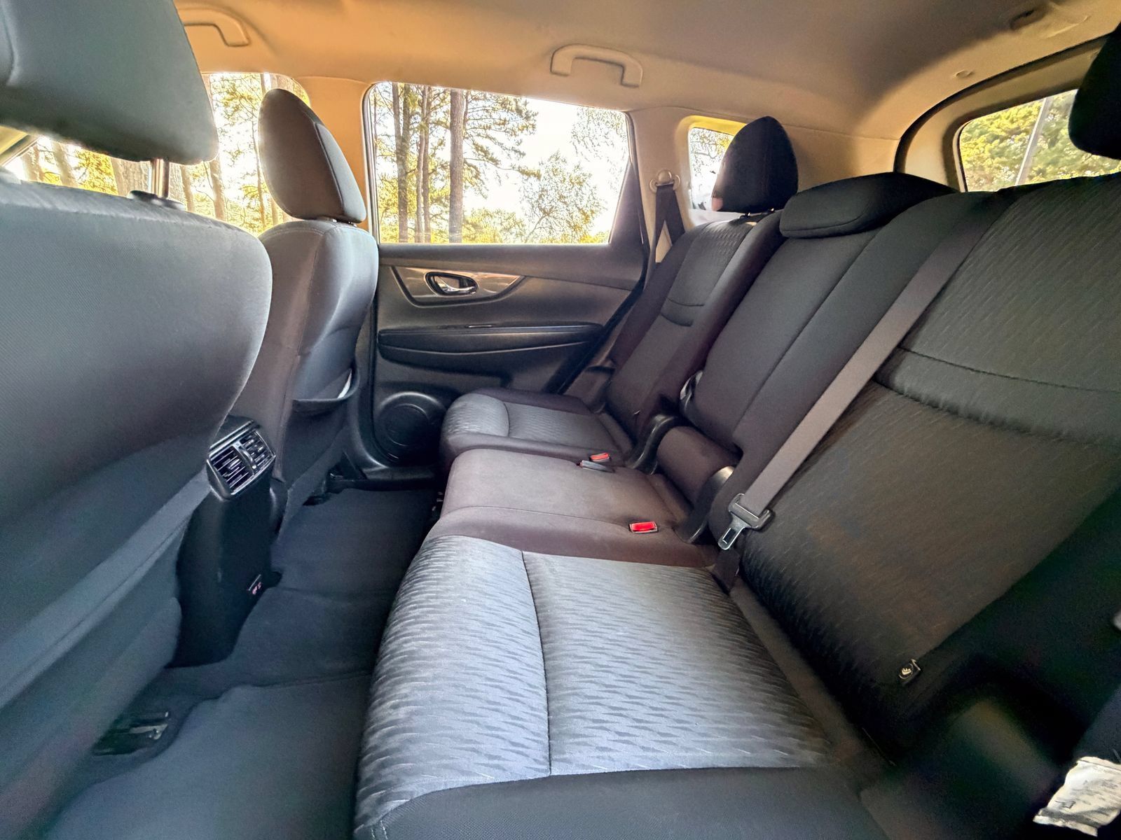 Used 2020 Nissan Rogue SV FWD image 13