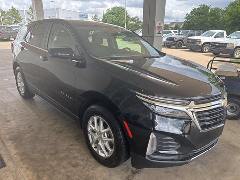 Used 2022 Chevrolet Equinox LT w/ LPO, Floor Liner Package FWD image 3