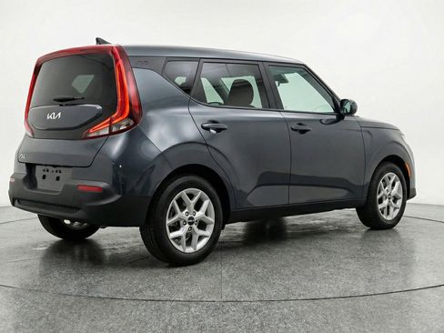 Used 2025 Kia Soul LX w/ LX Technology Package FWD image 9