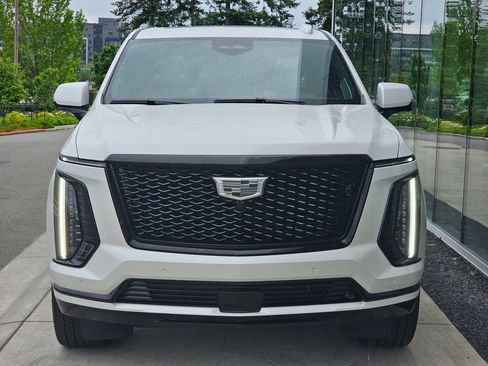 Certified 2025 Cadillac Escalade Sport Platinum AWD/4WD image 8