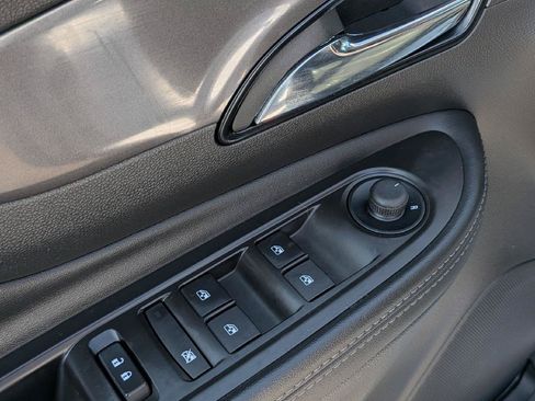 Used 2022 Buick Encore Preferred AWD/4WD image 13