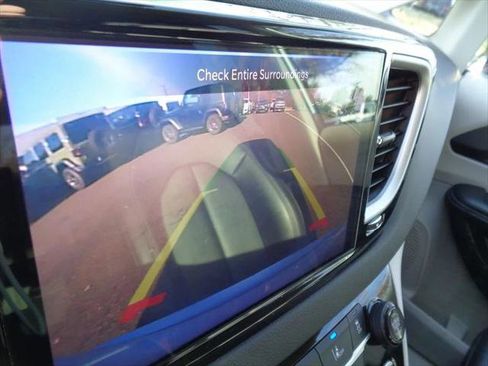 Certified 2024 Chrysler Pacifica Touring-L image 26