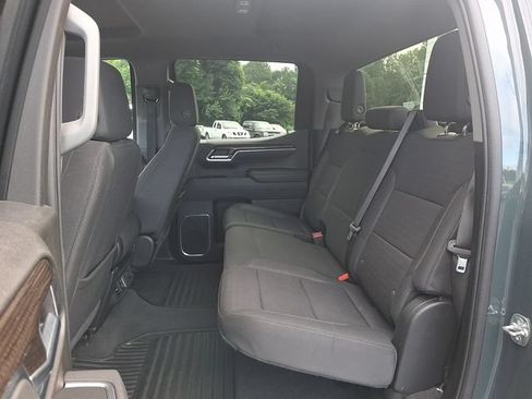 Used 2025 Chevrolet Silverado 1500 LT RWD image 10