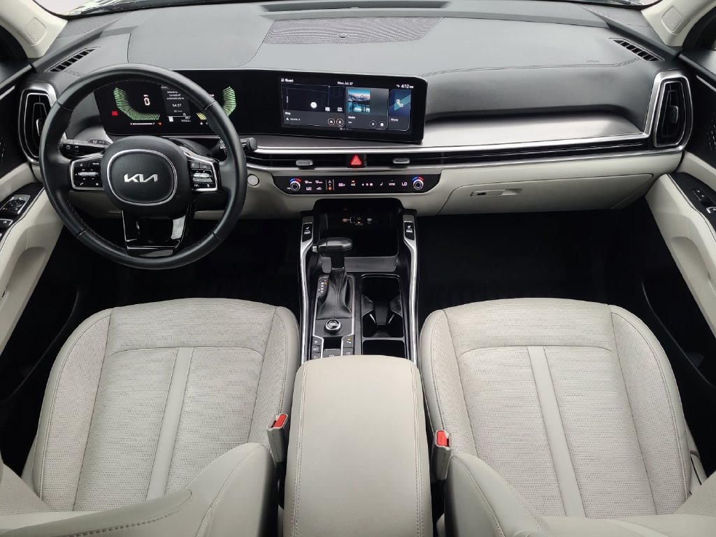Used 2025 Kia Sorento S FWD image 10