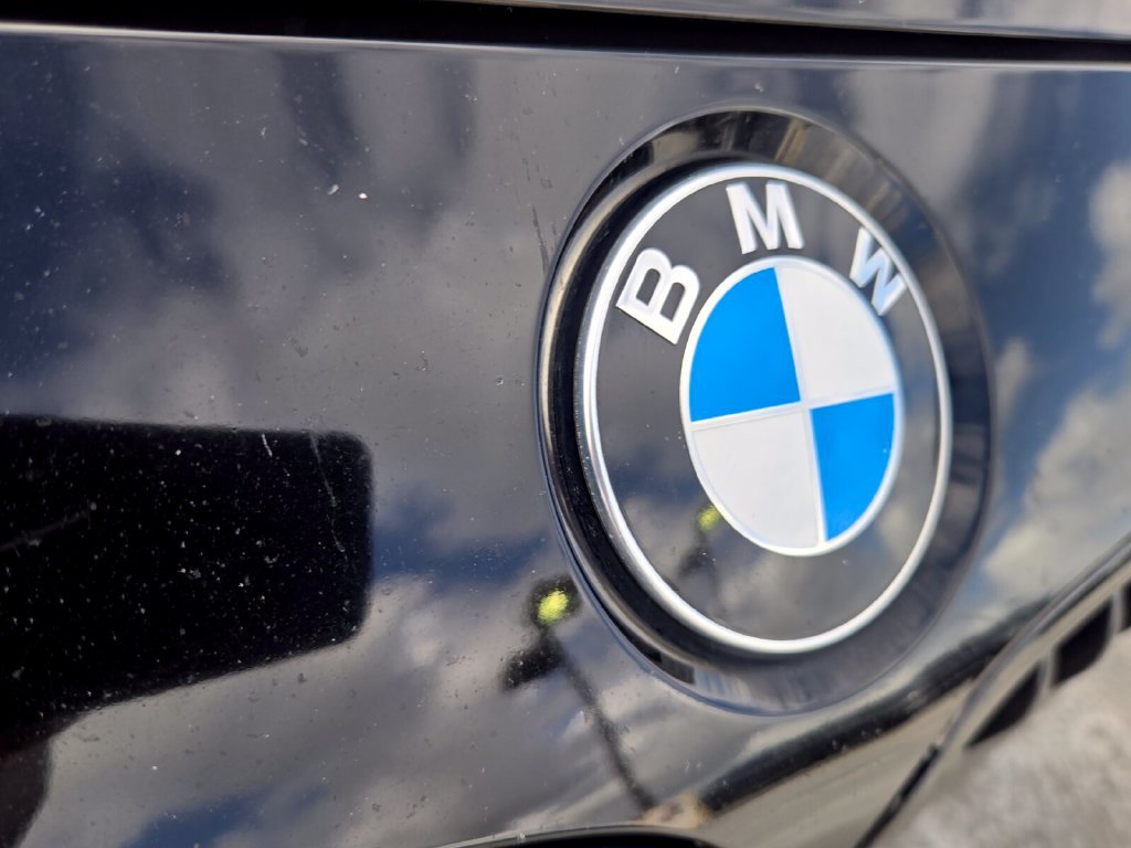 Used 2017 BMW 320i Sedan RWD image 11