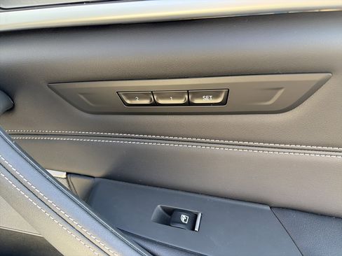 Used 2023 BMW M550i xDrive w/ Executive Package image 35