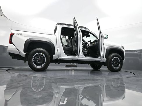 Certified 2024 Toyota Tacoma TRD Off-Road w/ TRD Off Road Premium Package AWD/4WD image 46