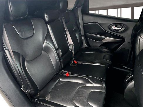 Used 2020 Jeep Cherokee Limited image 26