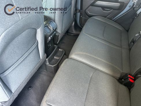 Used 2025 Jeep Wrangler Unlimited Sahara w/ Safety Group AWD/4WD image 13