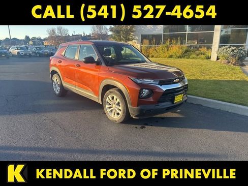 Used 2021 Chevrolet TrailBlazer LS image 2