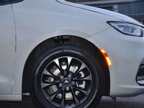 Used 2021 Chrysler Pacifica Touring w/ S Appearance Package image 24