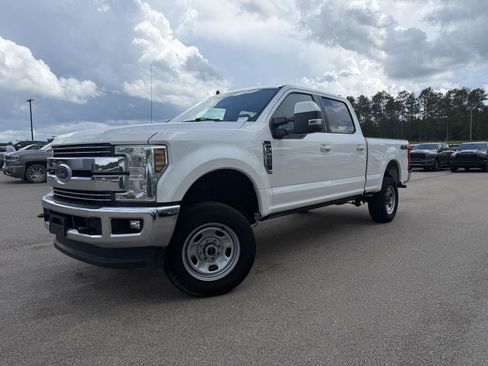 Used 2019 Ford F250 Lariat w/ Lariat Value Package AWD/4WD image 1