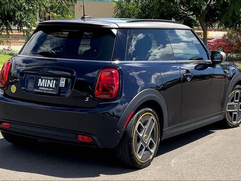 Certified 2024 MINI Cooper SE image 11