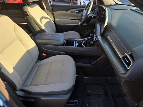 Used 2024 Chevrolet Traverse LT image 16