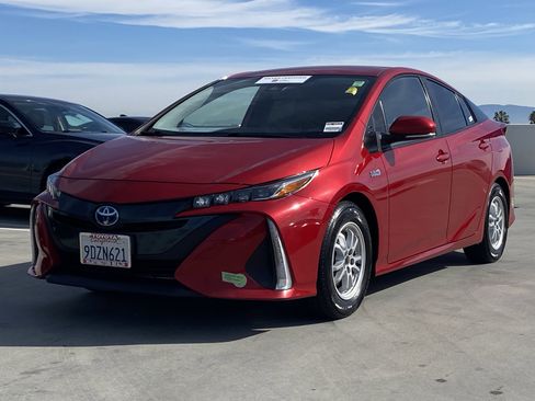 Certified 2022 Toyota Prius Prime XLE image 5