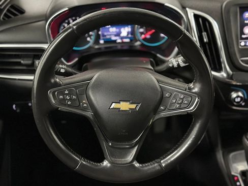Used 2020 Chevrolet Equinox LT w/ Driver Convenience Package FWD image 4