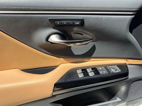 Used 2024 Lexus ES 300h w/ Premium Package FWD image 29