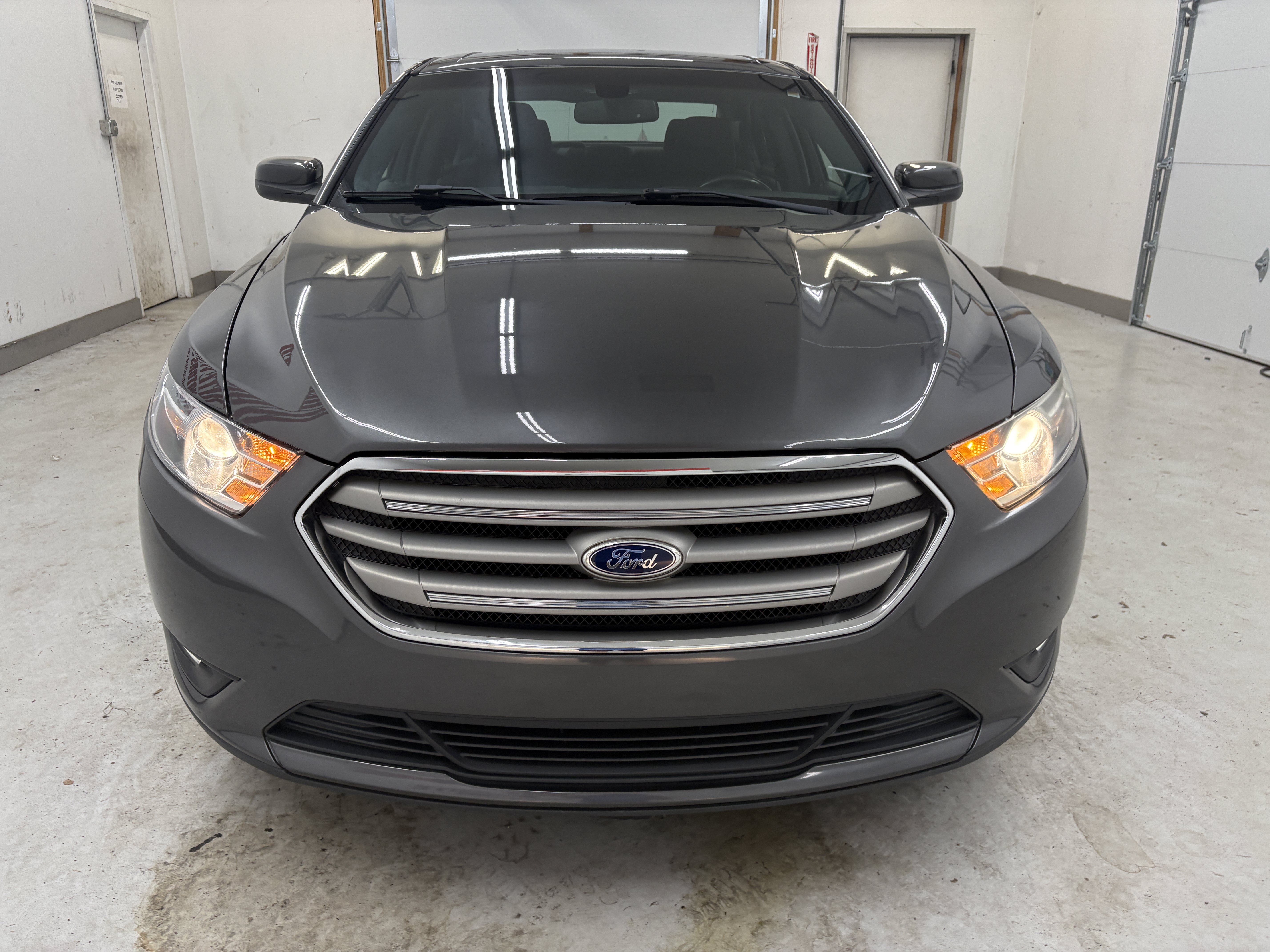 Used 2015 Ford Taurus SEL FWD image 7