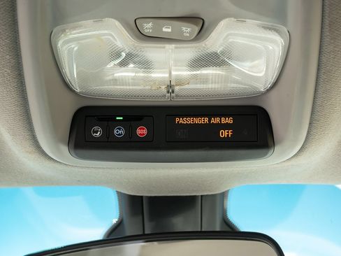 Used 2020 Chevrolet Bolt LT FWD image 18