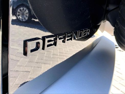 Used 2025 Land Rover Defender 110 S image 8