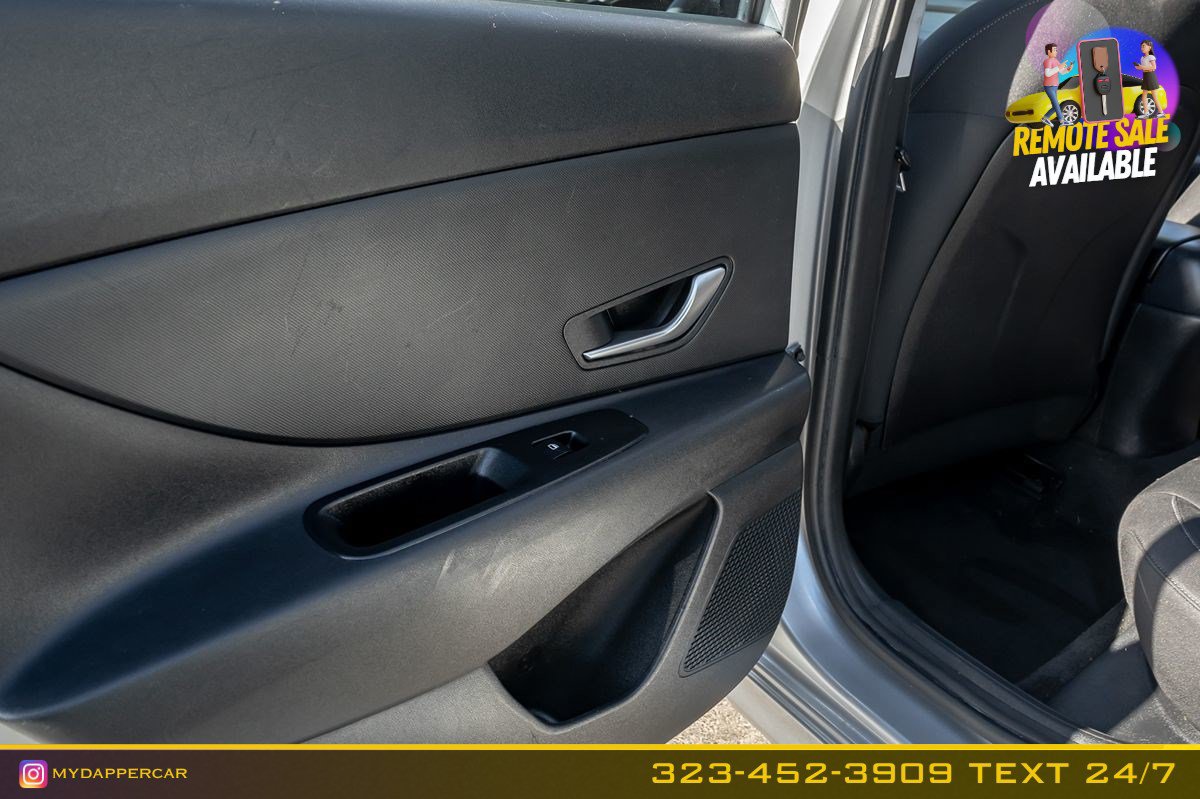 Used 2021 Hyundai Elantra SEL FWD image 14