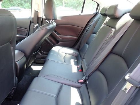 Used 2018 MAZDA MAZDA3 Touring FWD image 11