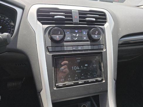 Used 2015 Ford Fusion SE w/ Equipment Group 201A FWD image 13