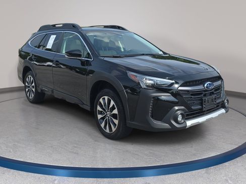 Used 2025 Subaru Outback Limited AWD/4WD image 3