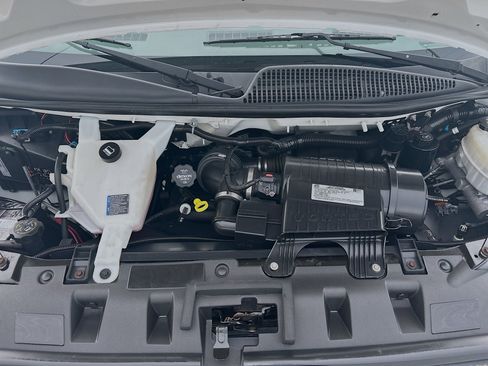 Used 2019 Chevrolet Express 3500 w/ Chrome Appearance Package image 28