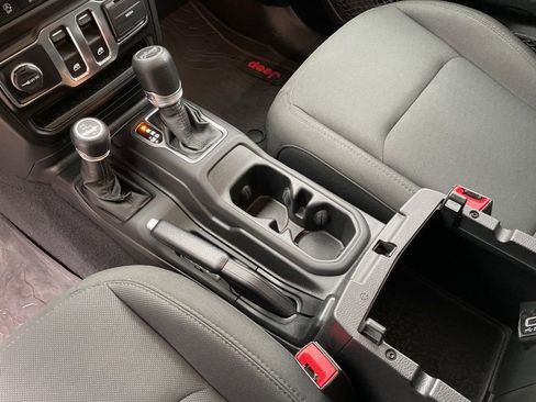 Used 2020 Jeep Wrangler Sport AWD/4WD image 9