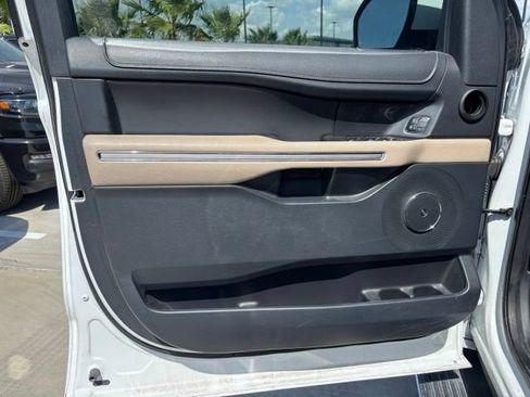 Used 2022 Ford Expedition Limited RWD image 9