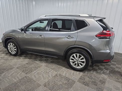 Used 2018 Nissan Rogue SV w/ Sun & Sound Touring Package image 4
