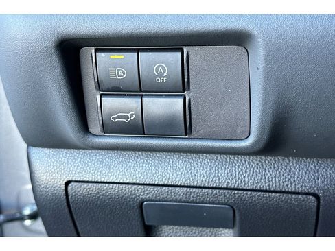 Used 2023 Toyota Highlander LE image 31