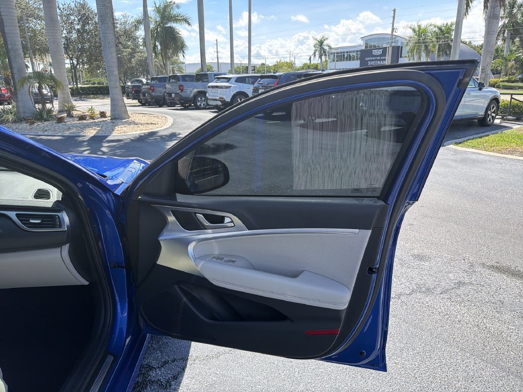Used 2022 Genesis G70 3.3T RWD image 40