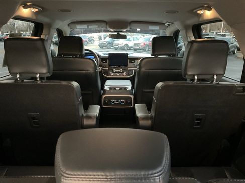 Used 2024 Ford Expedition XLT image 10