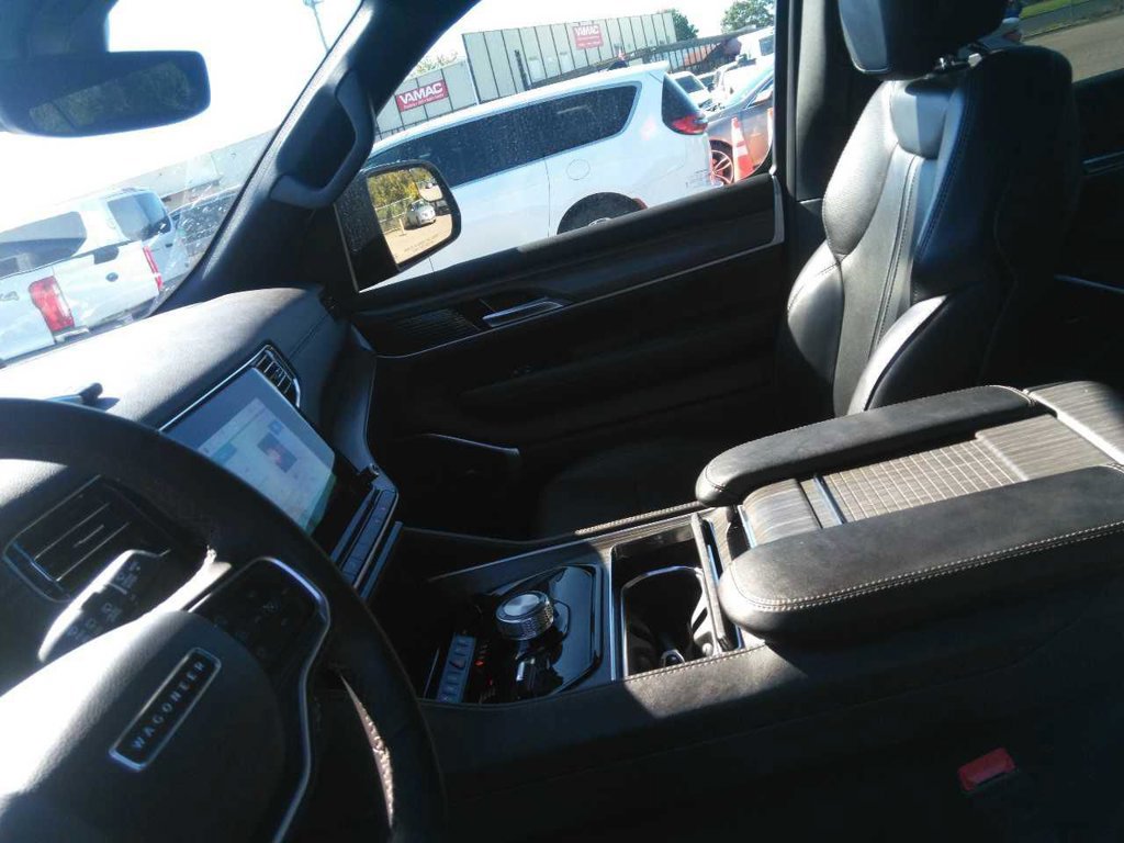 Used 2024 Jeep Wagoneer Series II AWD/4WD image 4