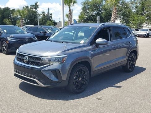 Certified 2022 Volkswagen Taos SE w/ Panoramic Sunroof Package FWD image 2