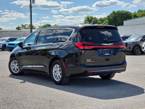 Certified 2023 Chrysler Pacifica Touring-L FWD image 5