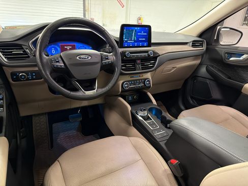 Used 2020 Ford Escape Titanium w/ Titanium Premium Package 2.0 AWD/4WD image 29