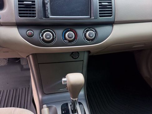 Used 2005 Toyota Camry LE FWD image 18