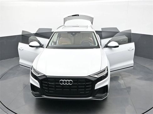 Used 2022 Audi Q8 Prestige image 32