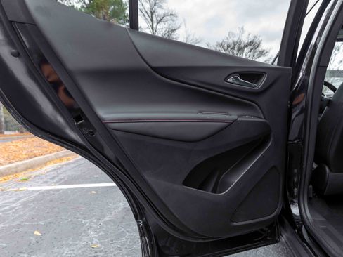 Used 2023 Chevrolet Equinox RS image 33