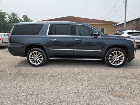 Used 2019 Cadillac Escalade ESV Luxury AWD/4WD image 4
