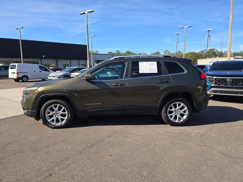 Used 2016 Jeep Cherokee Latitude w/ Cold Weather Group image 5