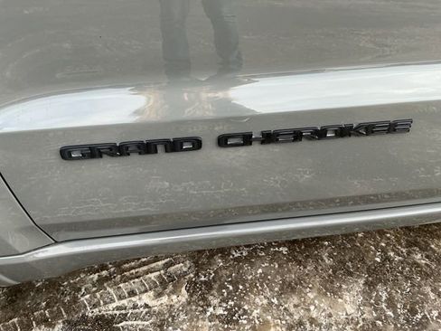 Used 2021 Jeep Grand Cherokee Laredo X image 20